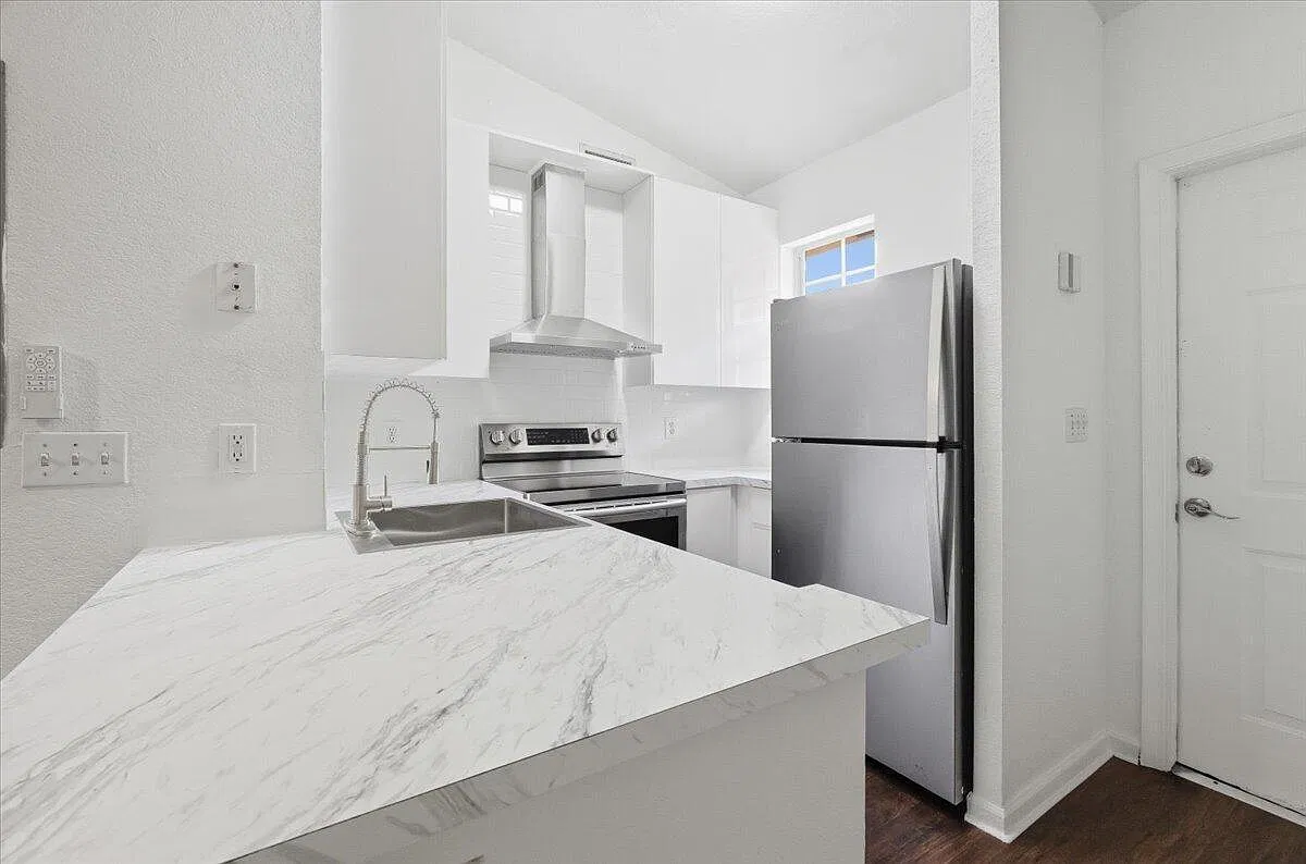 2 bed, 2.0 bath, 950 sqft, $2,375 — Photo 4