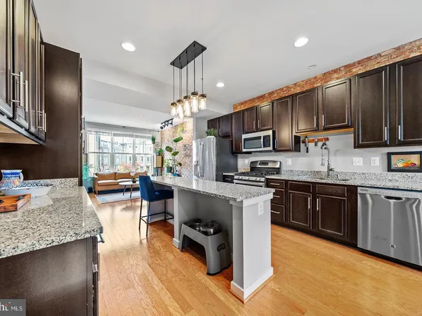 1445 Trafalgar Ln, Frederick, MD 21701