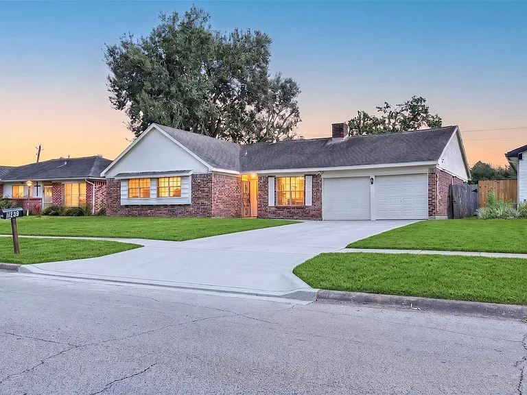 11239 Carvel Ln — Photo 3