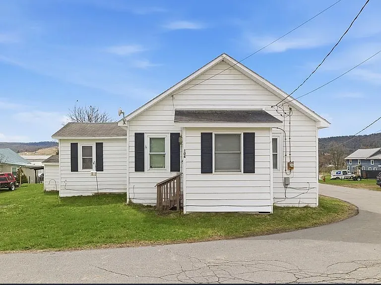 106 Hill St — Photo 1