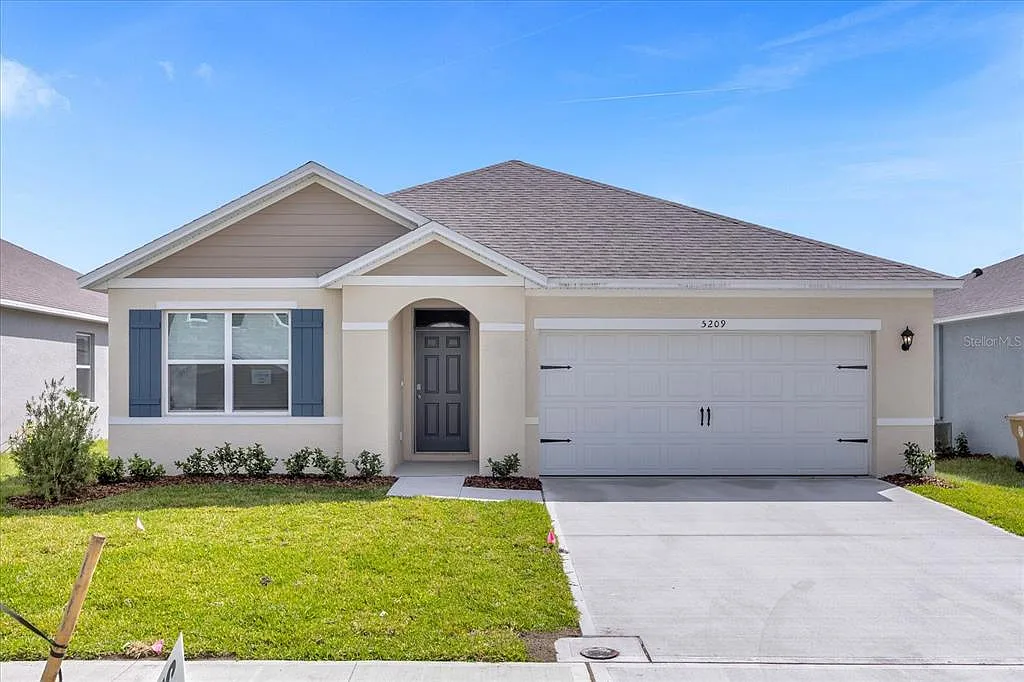 3 bed, 2.0 bath, 1672 sqft, $2,200 — Photo 1