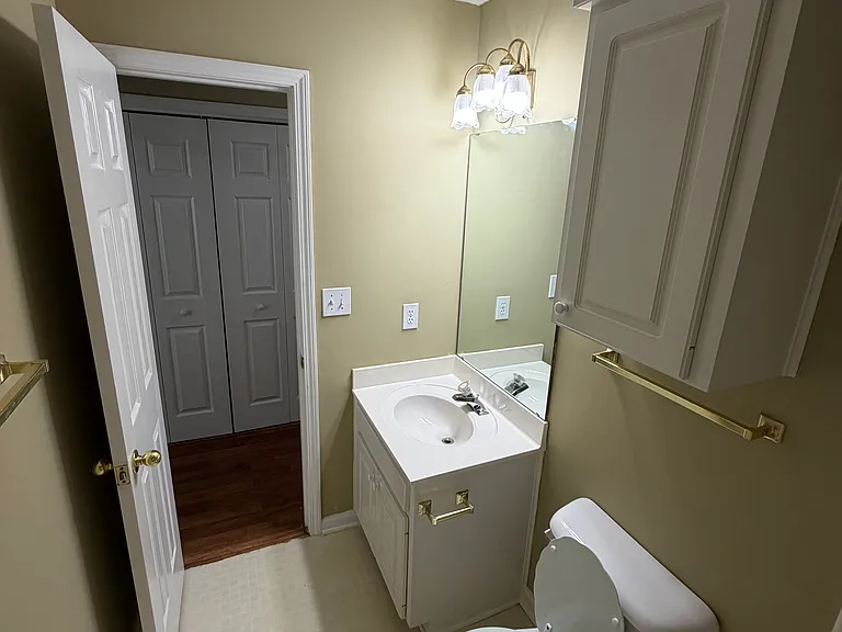 334 W Pointe Dr — Photo 12