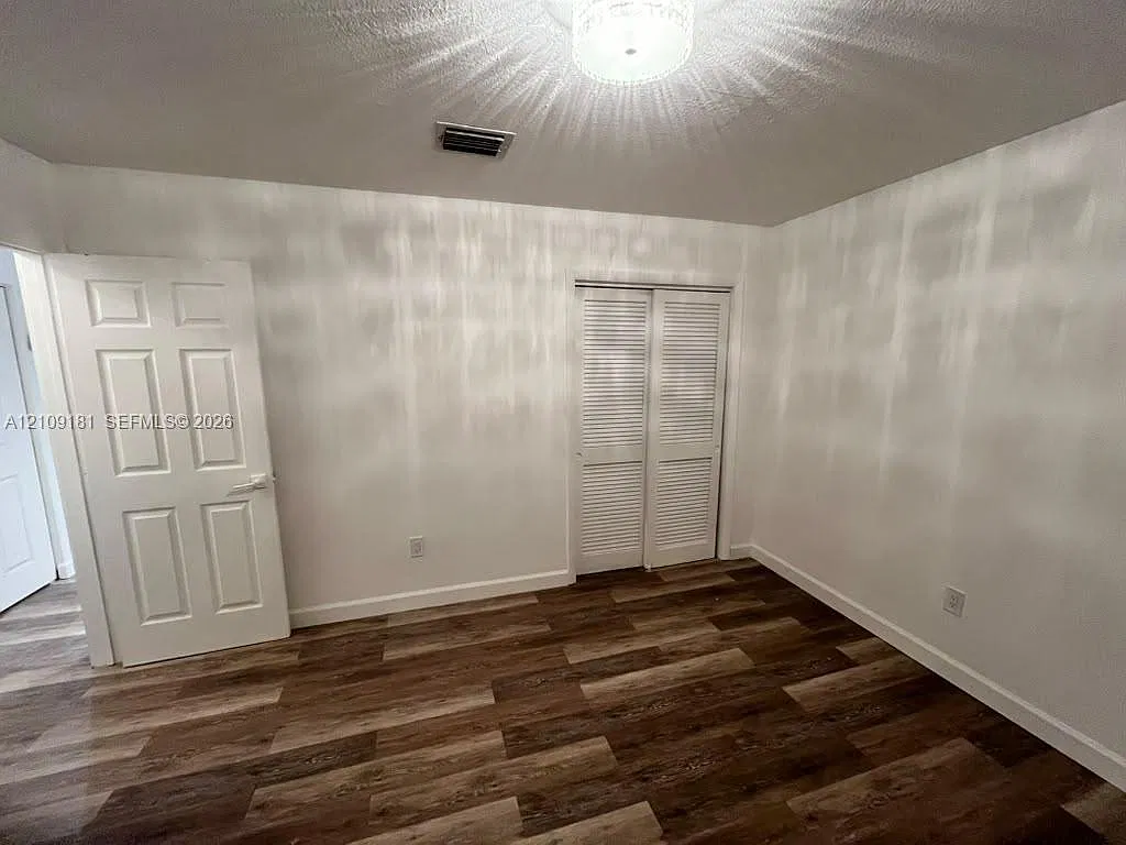 2 bed, 1.0 bath, 1687 sqft, $2,000 — Photo 3