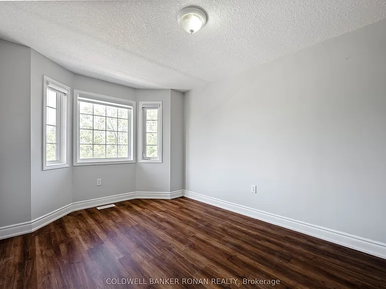 77 Montgomery Blvd — Photo 34