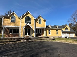 18 Forty Oaks Rd, Whitehouse Station, NJ 08889