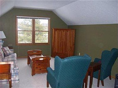 4th image of 526 Danbury Ln