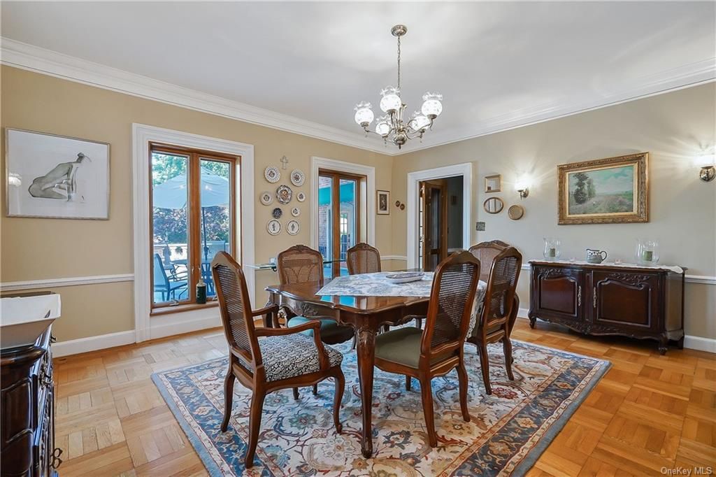 4 Bed 5 Bath Property, New York • 3,808 Sq Ft