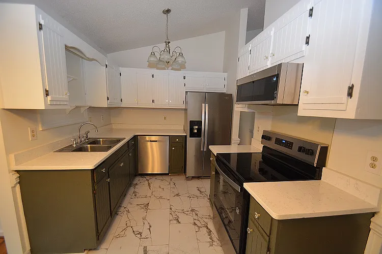 3 bed, 1581 sqft, $2,100 — Photo 3