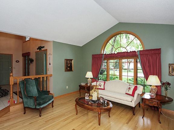 4th image of 8945 Cambridge Ct