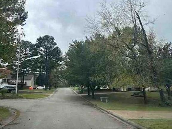 Exterior Neighborhood (street photo)