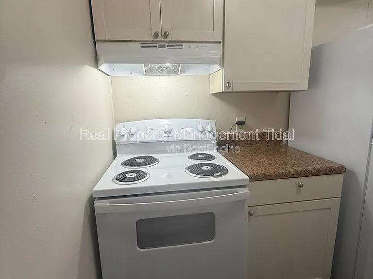 6255 Alexander St #16 — Photo 12