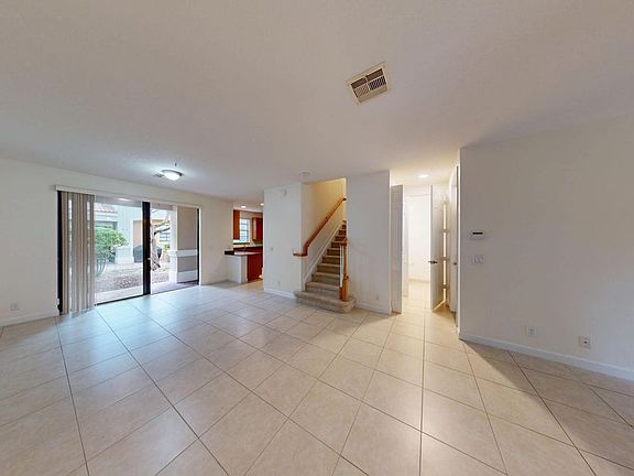 4th image of 235 W Chrystie Cir #235