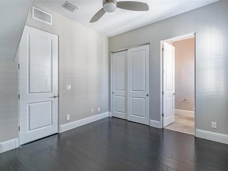653 E Jackson St — Photo 26