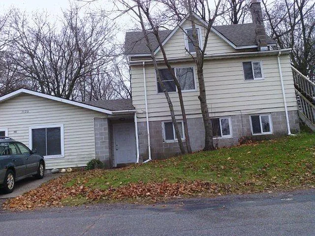 5 bed, 1200 sqft, $940 — Photo 1
