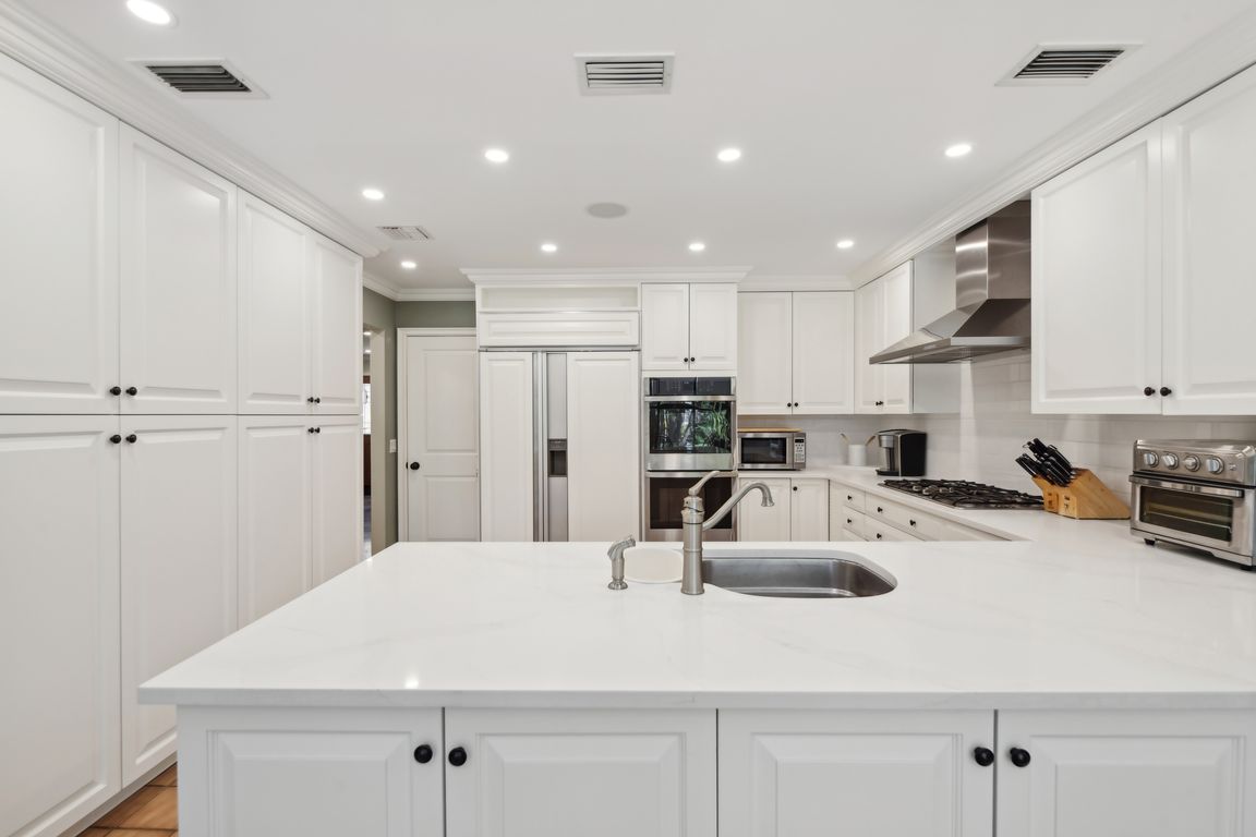 Westbury Rd-1804-025.jpg