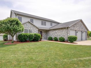 1140 Cooper Hawk Dr, Burlington, WI 53105
