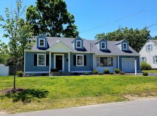 60 Hillcrest St, Chicopee, MA 01020