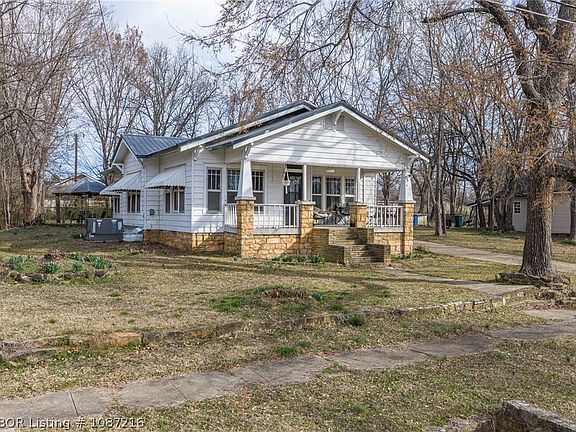 3rd image of 381 W 4th St