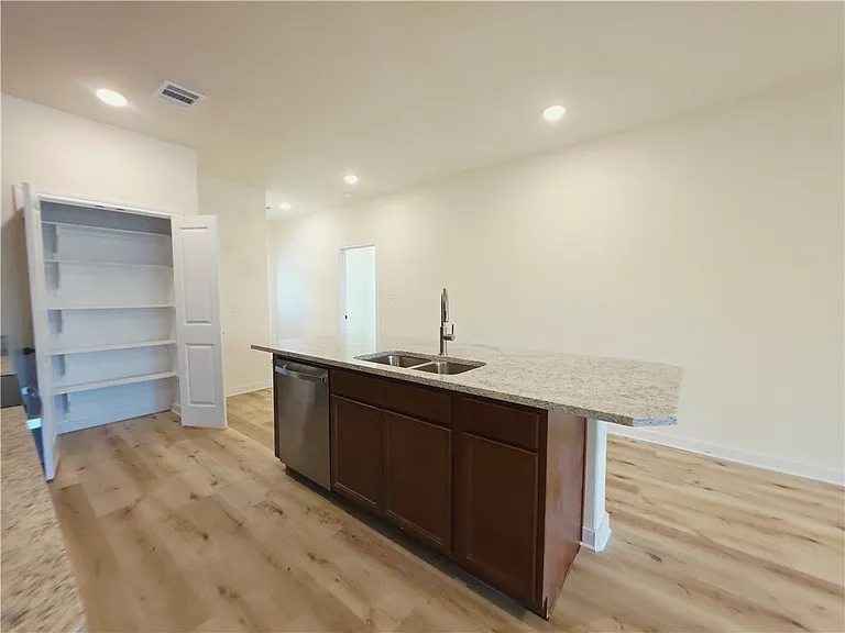 142 E Martin Luther King Dr — Photo 6