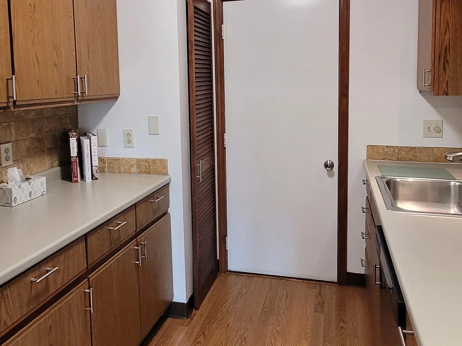 2984 E River Rd — Photo 4