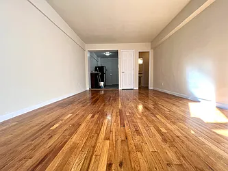 Rented by R New York