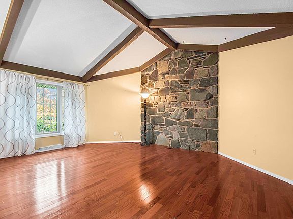 4th image of 52337 Carriage Hills Dr