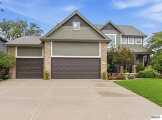 16854 Erskine St, Omaha, NE 68116
