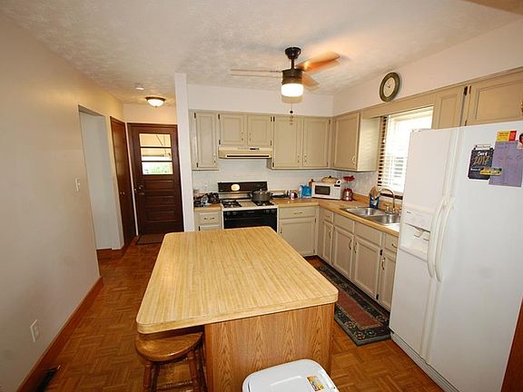 4th image of 2400 Oak Trace Dr