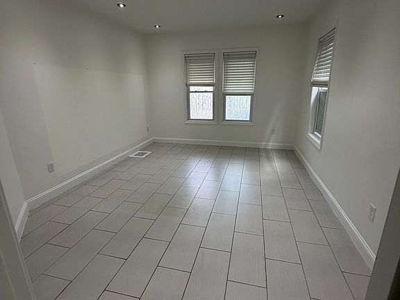 5th image of 10 Ashford St #1