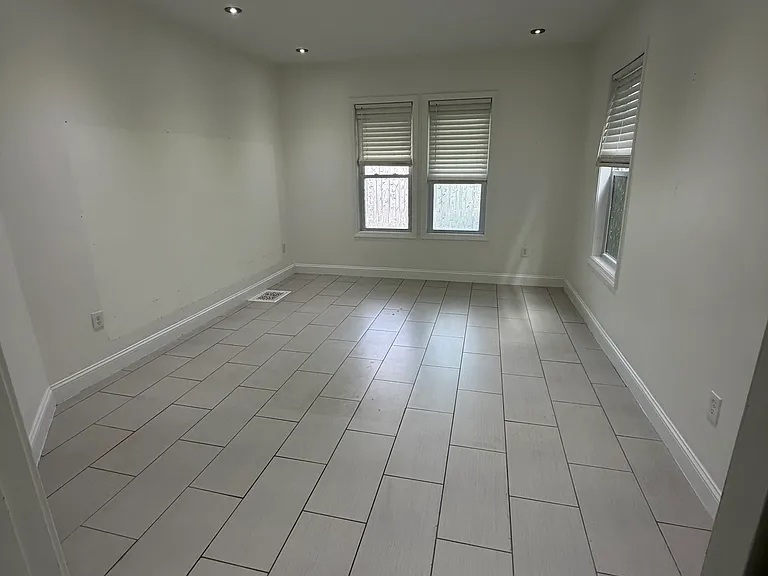 10 Ashford St #1 — Photo 2