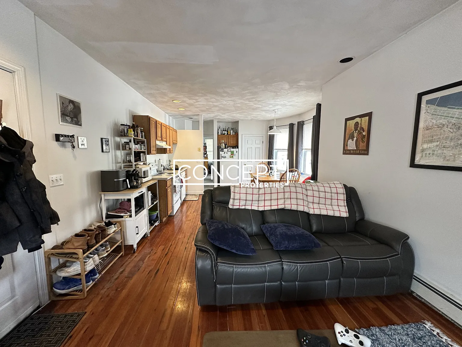3 bed, 1.0 bath, 963 sqft, $3,100 — Photo 2