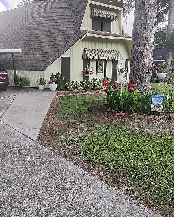 1st image of 118 Carmen St