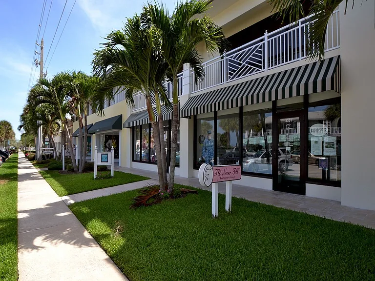 676 Royal Palm Pl — Photo 25