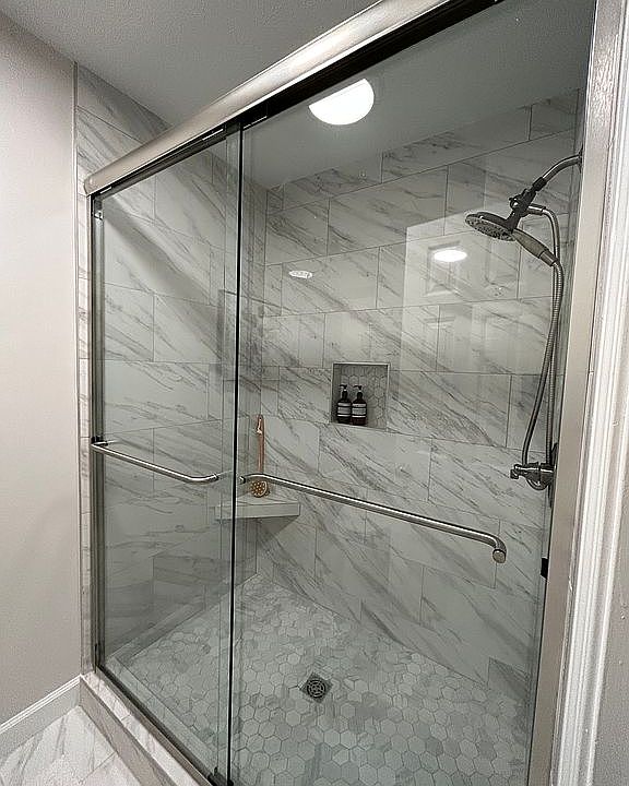 Rear bedroom en-suite 