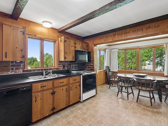 5th image of 680 Maple Ridge Road
