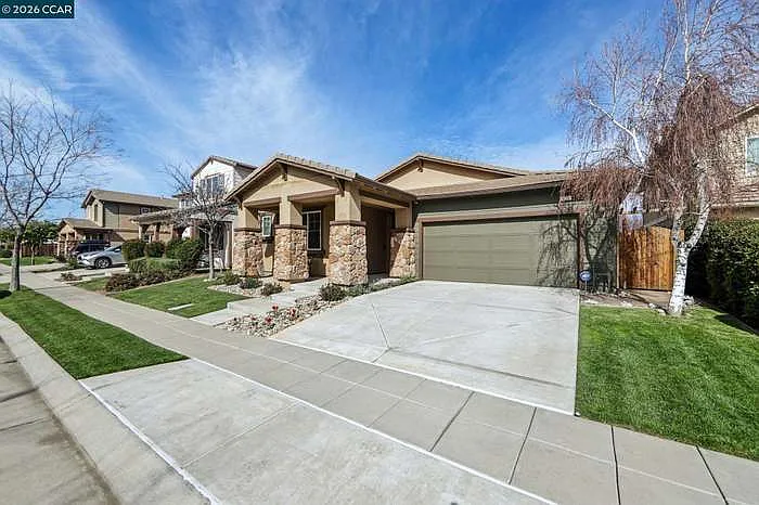 421 W Gravino Dr #1 — Photo 3