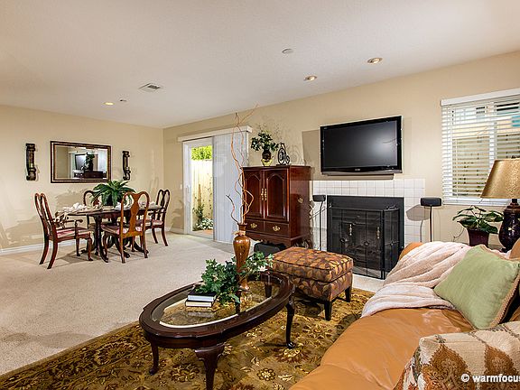Living Room with fireplace