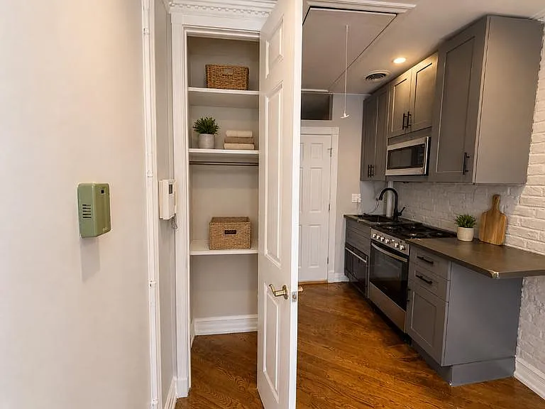 279 E 10th St #2 — Photo 5