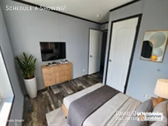 2737 W Washington Ctr — Photo 3