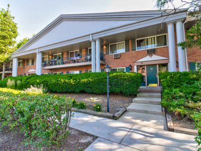 606 E Algonquin Rd Unit 204, Arlington Heights, IL, 60005
