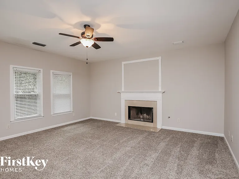 3215 Maple Terrace Dr — Photo 3