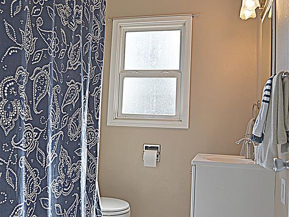 5th image of 1314 Mahan Ave