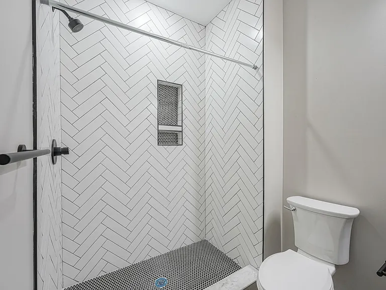 5223 Irving St #1 — Photo 12