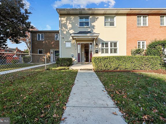 2nd image of 913 1st St
