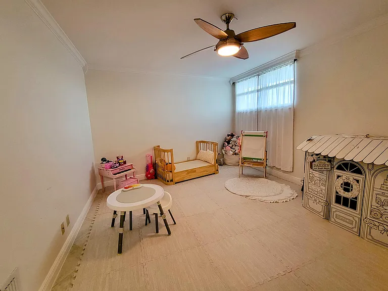 111 Lake Emerald Dr #406 — Photo 22