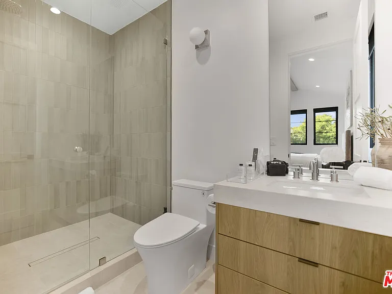 4433 Kraft Ave — Photo 41