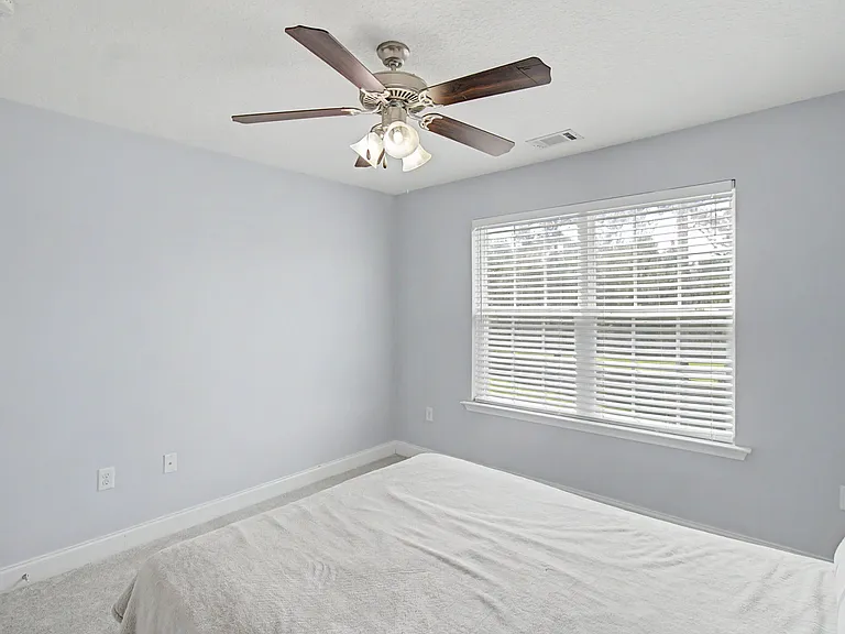 151 Lincoln Way NE — Photo 26