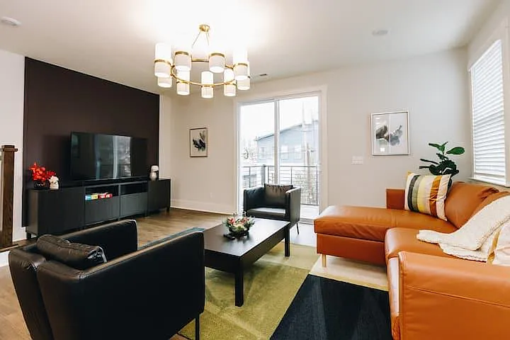 1122 N Alexander St — Photo 123
