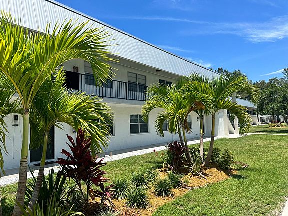 3rd image of 3232 Fruitville Rd #209