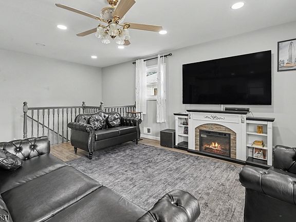 4th image of 509 Church Pl
